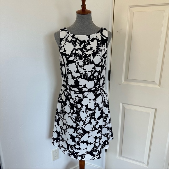 Limited Dress - Picture 1 of 3